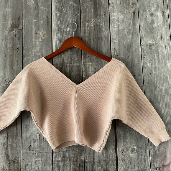 Princess Polly Tops - Princess Polly 3/4 length sleeve V-neck sweater - size xs/s